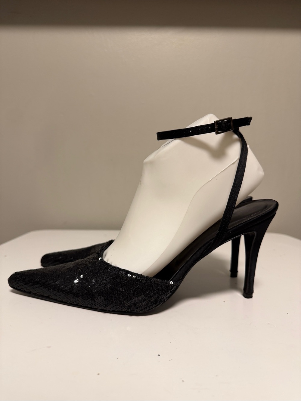 LK BENNETT Black Sequin Pointed Toe Heels Ankle Strap Slingback Shoes EU 39 US 9